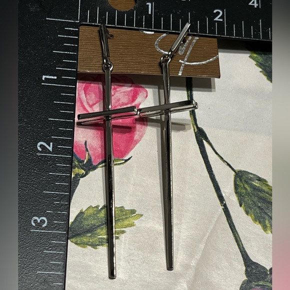 New La Volpe 3.5” Silver Tone Dangling Cross Shape Earrings - Picture 3 of 16